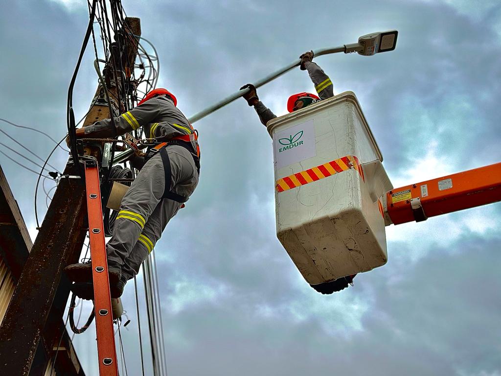 Prefeitura de Porto Velho instala luminárias de LED no bairro Caladinho